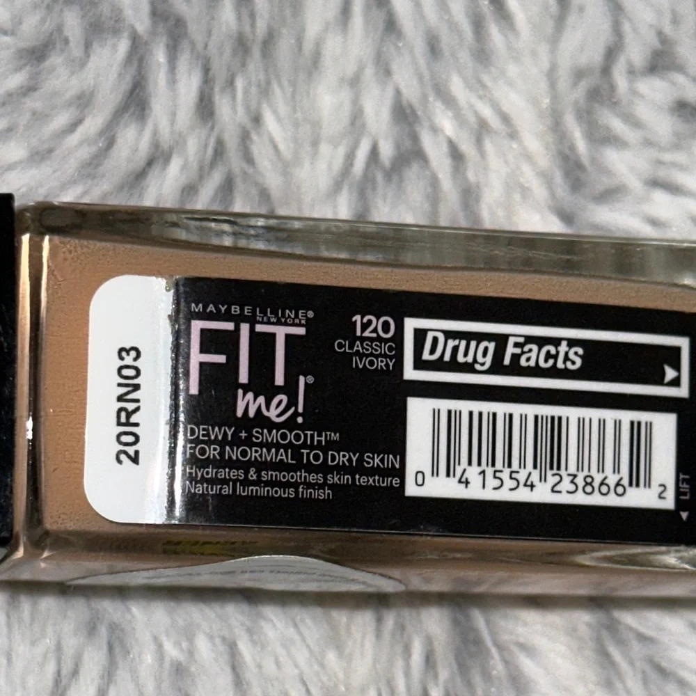 Maybelline Fit Me Foundation - Dewy + Smooth‎ Classic Ivory 120